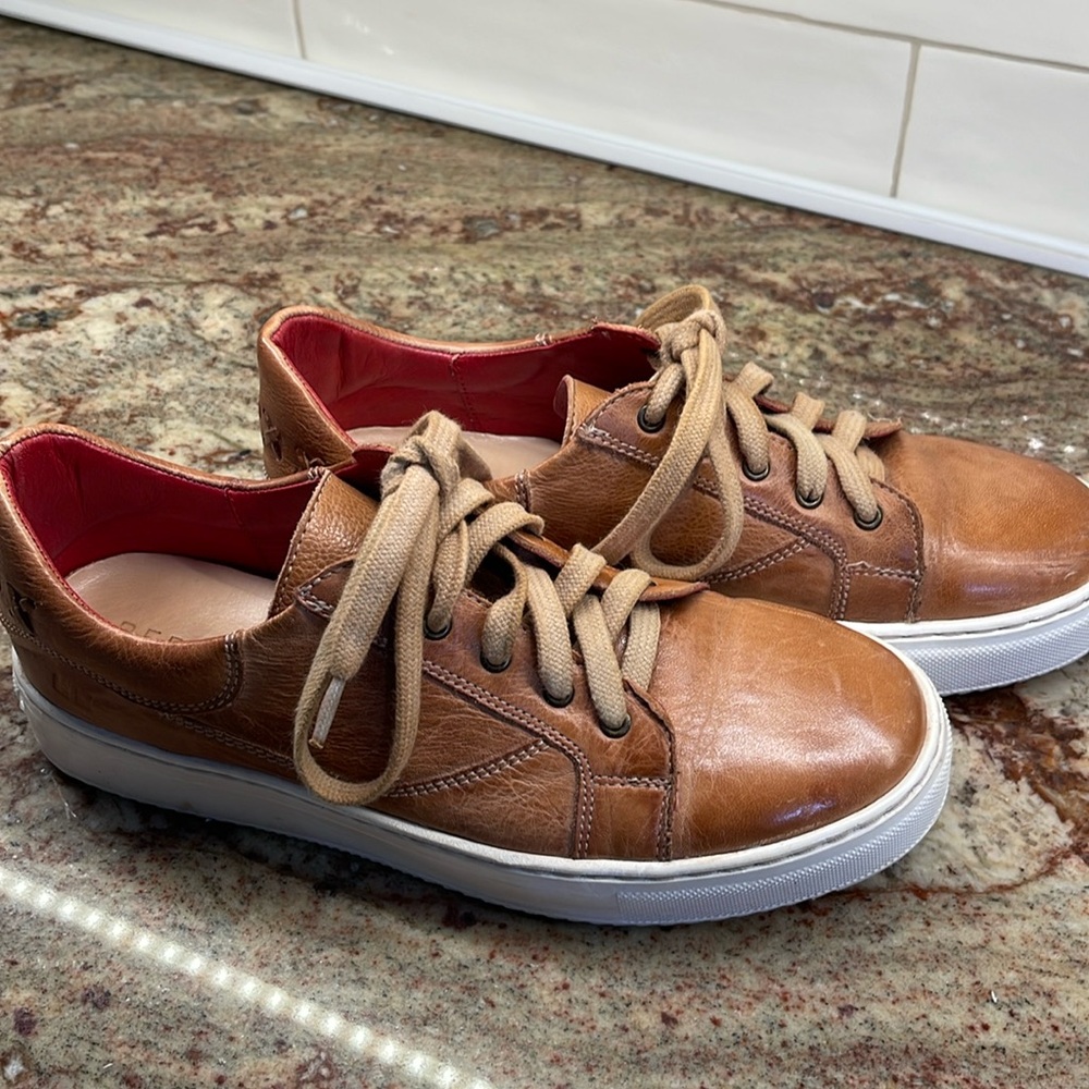 Bed Stu size 7.5 but fits like a US 8 beautiful soft leather